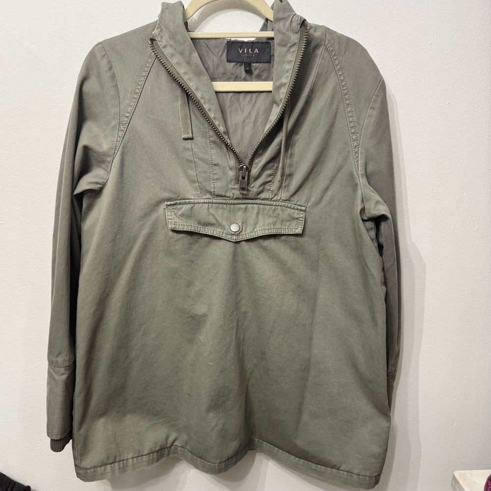 VILA Green Utility Jacket with Stand-Up Collar and Relaxed Fit Size M